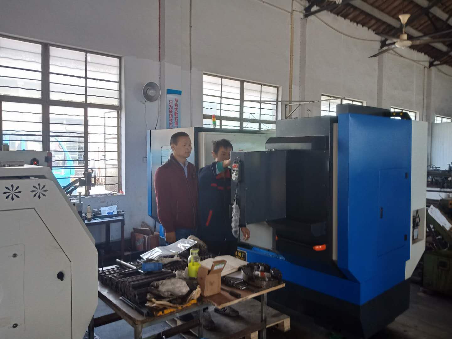 制冰機(jī)螺桿數(shù)控旋風(fēng)銑泰州客戶現(xiàn)場(chǎng)