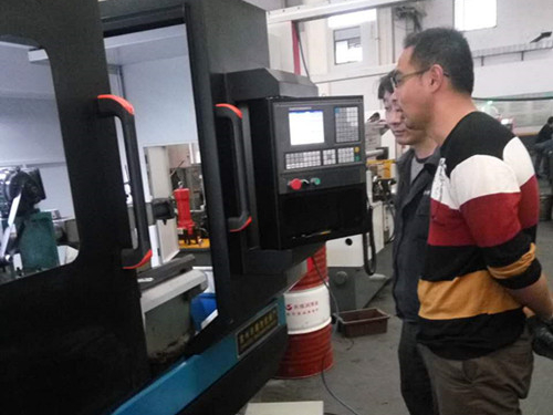 數(shù)控旋風(fēng)銑江蘇客戶現(xiàn)場