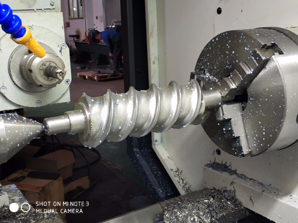 制冰機螺桿專用數(shù)控旋風銑泰州客戶現(xiàn)場