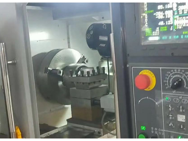 八字油槽專用數(shù)控旋風銑南通客戶現(xiàn)場