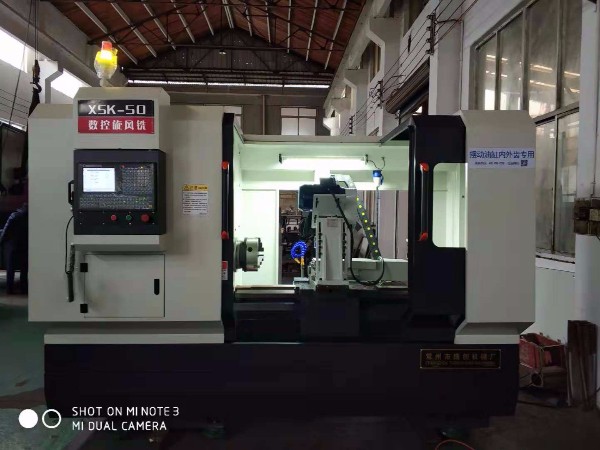 擺動(dòng)油缸內(nèi)外齒專用數(shù)控旋風(fēng)銑（無(wú)錫客戶現(xiàn)場(chǎng)）