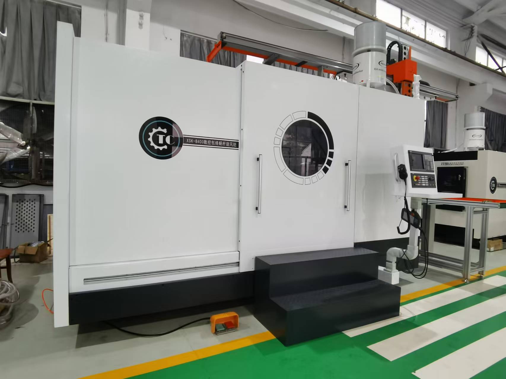 數(shù)控包絡(luò)蝸桿旋風(fēng)銑整機(jī)