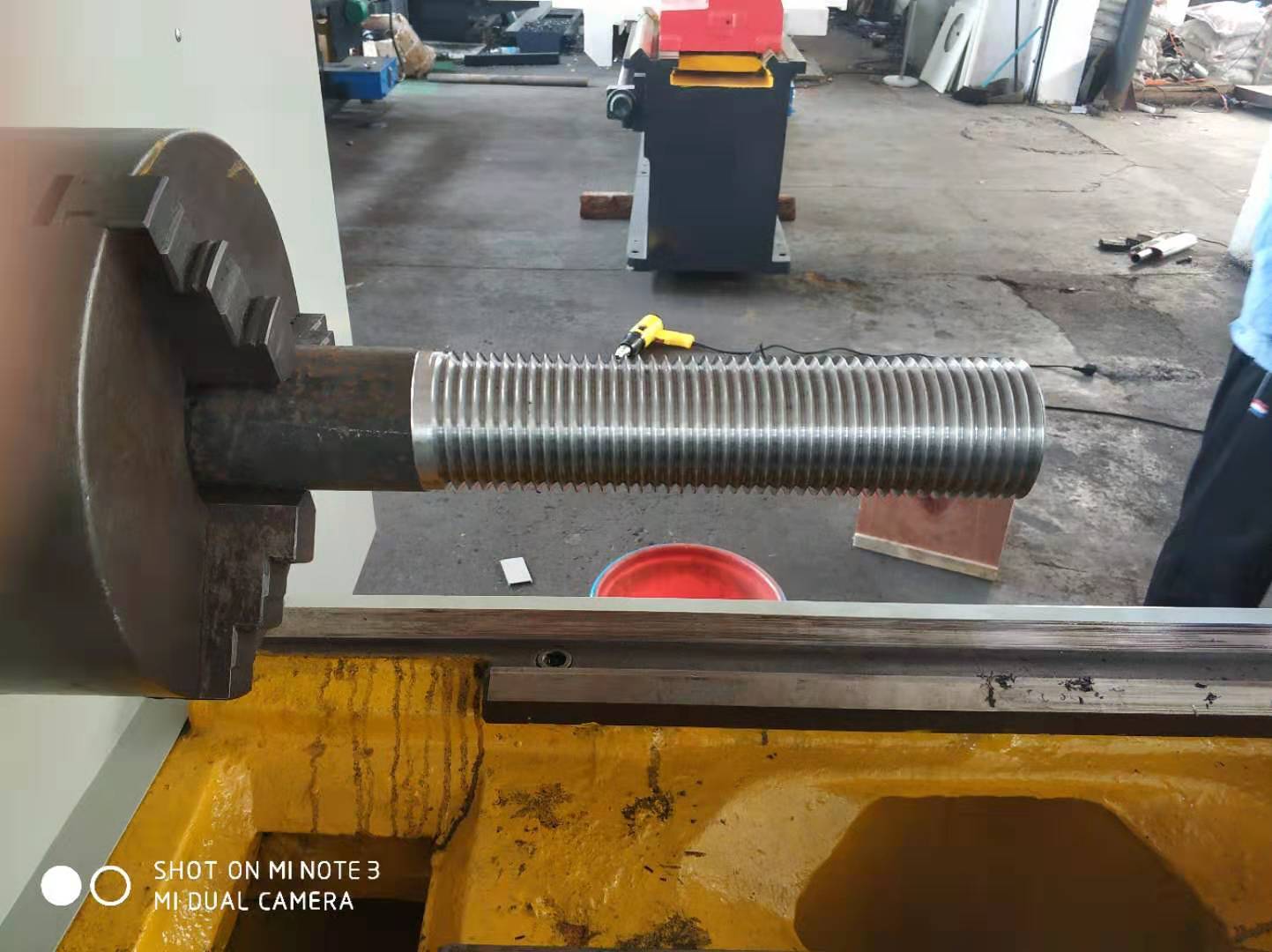 數控旋風銑改造機加工地腳螺栓