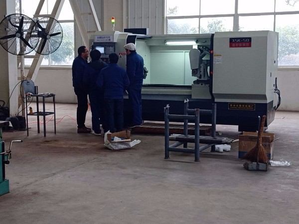 刻槽鉆桿專用數(shù)控旋風銑湖南漢壽客戶現(xiàn)場